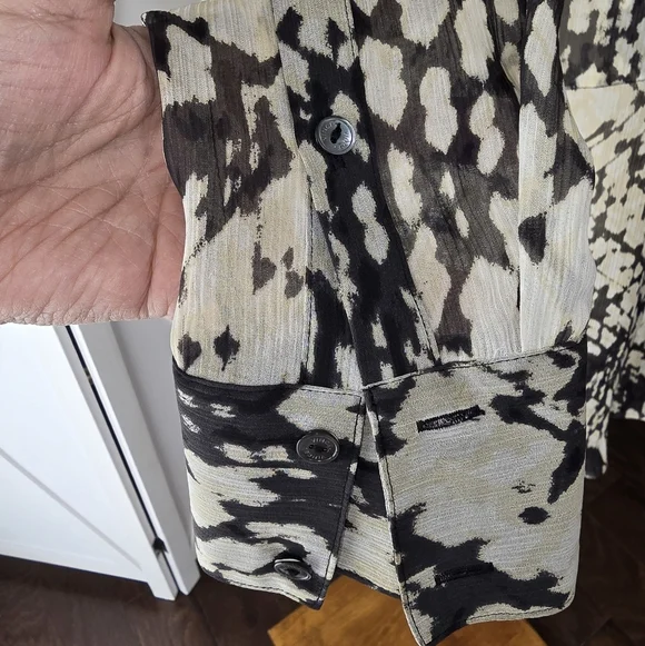 Vince Stylish Black and Cream Basketweave Print Women's Blouse - Picture 8 of 13